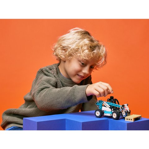 Конструктор LEGO Technic™ Телескопический погрузчик (42133) Превью 7